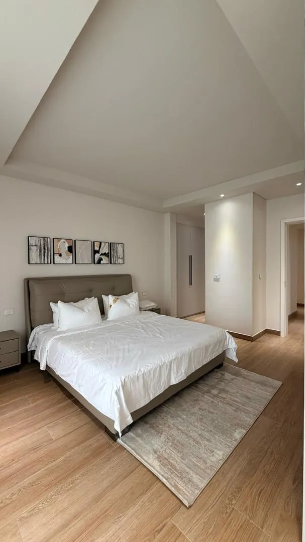 Bedroom with a quiet study wall